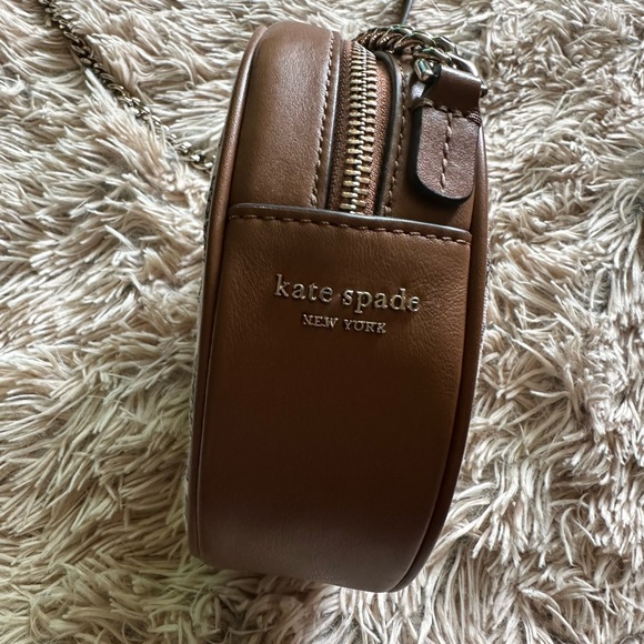 Kate Spade Spade Flower Round Crossbody Bag in Pink and Brown - Picture 5 of 8